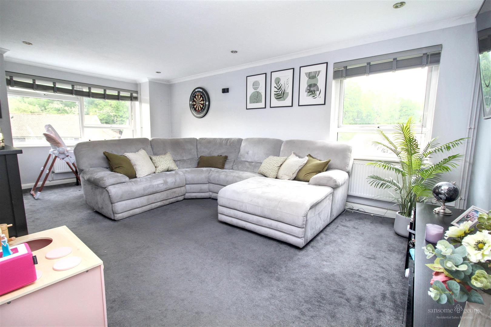 2 bed property in Starlings Drive, Reading